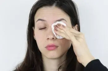 How to Remove Makeup: The Best Expert Tips to Keep Your Face Completely Clean