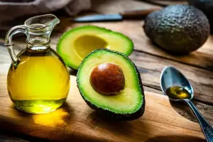 Avocado Oil in Skincare: Benefits, Uses, and Comparisons