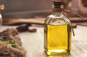 Olive Oil in Skin Care: Benefits, Risks, and Uses Olive Oil in Skin Care: Benefits, Risks, and Uses