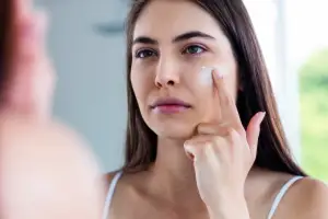 Benzoyl Peroxide vs. Salicylic Acid: A Guide to Using Both for Acne