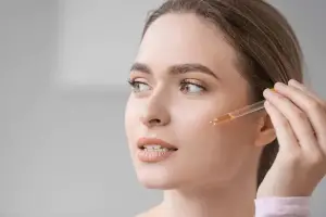 How to Layer Hyaluronic Acid and Vitamin C for Maximum Skin Benefits