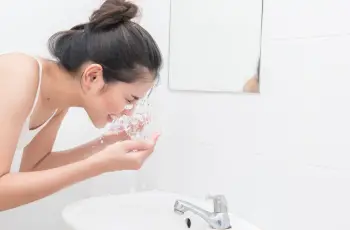 Skincare 101: The Right Way to Wash Your Face for Healthy, Glowing Skin