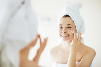 Neem Oil in Skincare: Clearer, Calmer, Stronger Skin Naturally
