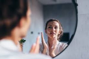Can You Apply Moisturiser After Azelaic Acid? Expert Tips Inside