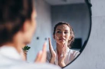 Can You Apply Moisturiser After Azelaic Acid? Expert Tips Inside
