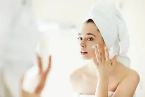 Alcohol in Skincare: Types, Benefits, Risks, and Skin Suitability