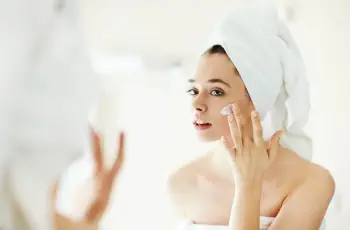 Alcohol in Skincare: Types, Benefits, Risks, and Skin Suitability