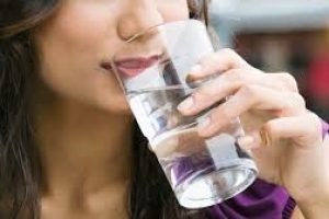 Does Drinking Water Hydrate Your Skin? What Dermatologists Really Say