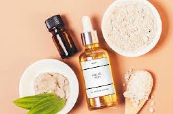 Azelaic Acid in Skincare: Safe Use and Long-Term Benefits