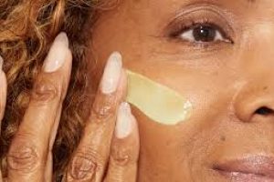 Using Retinol Around the Eyes: A Skincare Guide