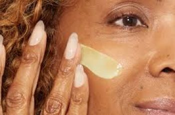 Using Retinol Around the Eyes: A Skincare Guide Using Retinol Around the Eyes: A Skincare Guide