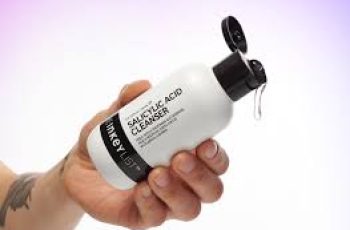Using Salicylic Acid Cleanser and Retinol: Safe Skincare Tips