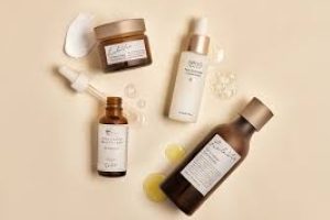 Which Comes First: Serum or Moisturiser? The Definitive Skincare Guide