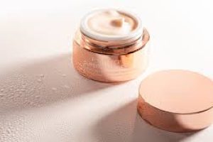 Essential Ski Skin Care: Protecting Against Windburn and Dryness