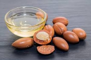 Why Skincare Experts Swear by Argan Oil for Calming Sensitive Skin