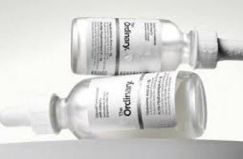 Hyaluronic Acid vs Niacinamide: Benefits, Uses, and Best Practices