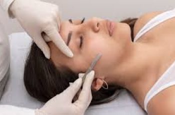 Can You Safely Dermaplane While Using Retinol? Can You Safely Dermaplane While Using Retinol?