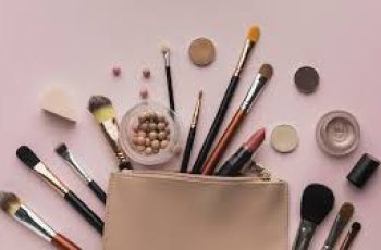 How Long Does Makeup Last? Find Out Here