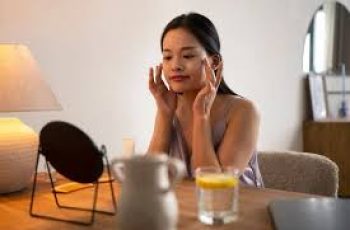 Should Your Morning and Night Skincare Routines Be Different? Should Your Morning and Night Skincare Routines Be Different?