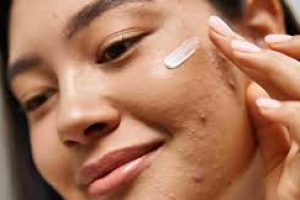 Does Moisturizer Help or Hurt Acne-Prone Skin?