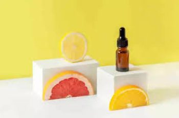 How to Use Hyaluronic Acid with Vitamin C Oil Safely How to Use Hyaluronic Acid with Vitamin C Oil Safely