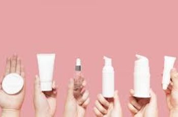 Skincare and Hormones: How to Avoid Endocrine Disruptors