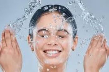 How to Wash Your Face Right: Expert Skincare Guide