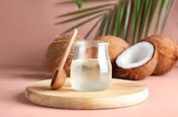 Coconut Oil Derivatives for Clear Skin Without Clogged Pores