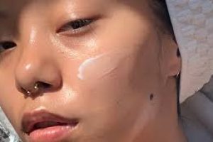 How Skin Slugging Works and If It’s Right for Your Skin Type