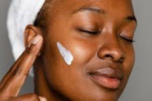How to Fade Dark Spots on Black Skin: Expert Tips