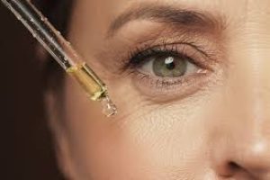 Say Goodbye to Eye Wrinkles: Best Products, Treatments, and Prevention Tips