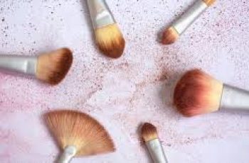 How Dirty Makeup Brushes Are Sabotaging Your Skin Health