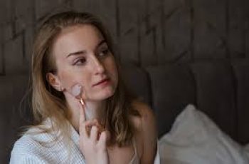 Boost Your Glow: The Ultimate Guide to Face Rolling for Radiant Skin