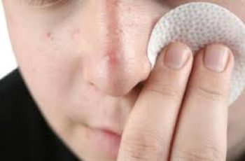 Still Seeing Blackheads? Your Cleanser Might Not Be the Problem Still Seeing Blackheads? Your Cleanser Might Not Be the Problem