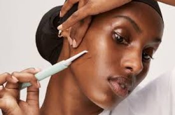 Should You Dermaplane If Retinol Is in Your Routine?