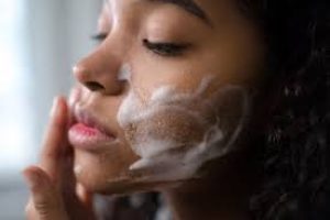 How Cysteamine Targets Dark Spots and Uneven Skin Tone