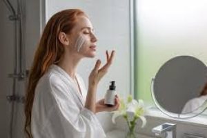 Damp or Dry Skin? The Best Way to Apply Skincare