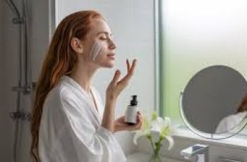Damp or Dry Skin? The Best Way to Apply Skincare