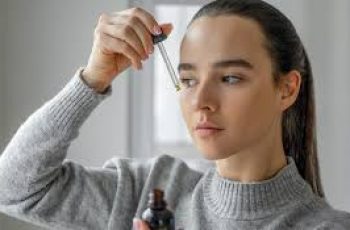 Hailey Bieber Reveals Her Real Skincare Routine for Perioral Dermatitis Hailey Bieber Reveals Her Real Skincare Routine for Perioral Dermatitis