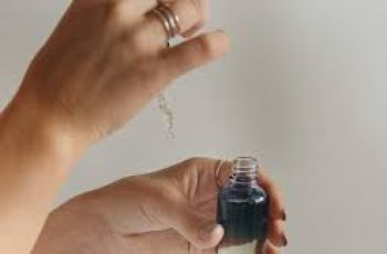 How to Combine Retinol and Azelaic Acid Safely