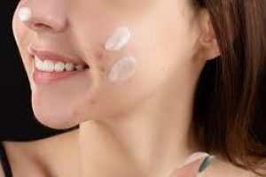 Using Niacinamide on Broken Skin: Safe or Harmful?