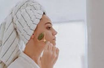 Face Rolling Basics: Skincare Benefits and How to Use It Right Face Rolling Basics: Skincare Benefits and How to Use It Right