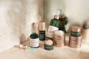 A Complete Skincare Guide to Mixing Vitamin C and Copper Peptides