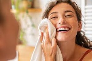 Damp vs Dry Skin: How Moisture Changes Your Skincare Results