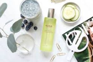 Dry Oils in Skincare: Benefits, Uses, and Best Skin Types