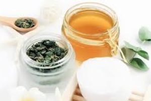 The Skin Benefits of Green Tea and How to Use It Right