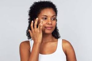 Skincare Guide to Applying Eye Creams and Serums Correctly