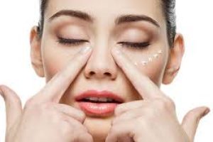 Skincare Guide to Reducing Bags Under Your Eyes Effectively