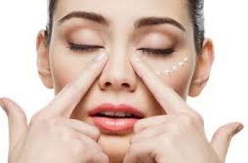 Skincare Guide to Reducing Bags Under Your Eyes Effectively