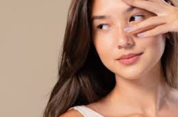 Skincare Guide to Treating and Preventing Under-Eye Wrinkles Effectively